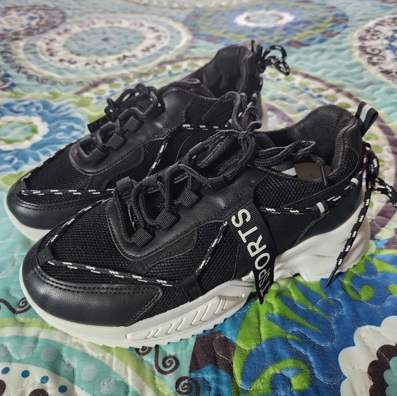 Nwot womens sneakers - Picture 1 of 6